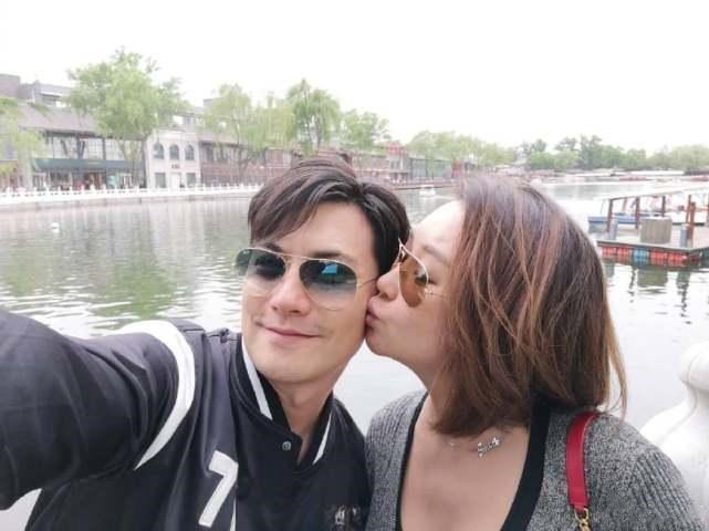Vợ chồng tài tử Thần điêu đại hiệp Nghiêm Khoan kỷ niệm 9 năm yêu nhau, chuẩn bị chào đón con đầu lòng Vợ chồng tài tử Thần điêu đại hiệp Nghiêm Khoan kỷ niệm 9 năm yêu nhau, chuẩn bị chào đón con đầu lòng