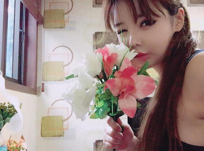 Sau 4 năm cay đắng vì scandal chất cấm, Park Bom thông báo tin vui khiến người hâm mộ rơi nước mắt Sau 4 năm cay đắng vì scandal chất cấm, Park Bom thông báo tin vui khiến người hâm mộ rơi nước mắt