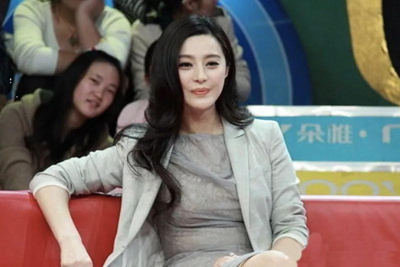Muốn không để lộ eo ngấn mỡ thì hãy tránh thật xa 3 kiểu đồ này Muốn không để lộ eo ngấn mỡ thì hãy tránh thật xa 3 kiểu đồ này