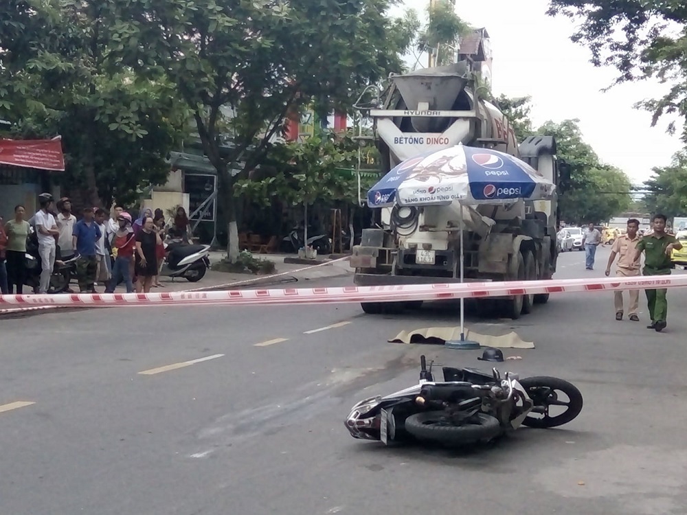 Từ TP.HCM về Đà Nẵng đi viếng mộ, 3 mẹ con gặp tai nạn thương vong