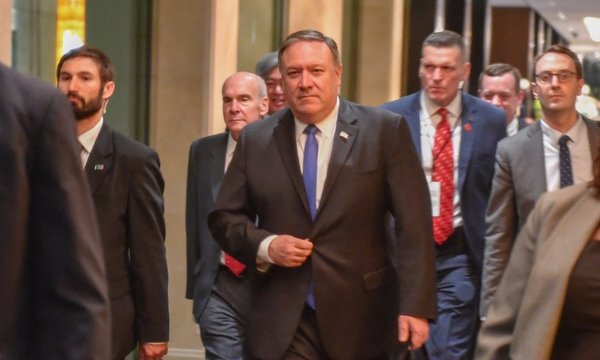 Trump - Kim ký thỏa thuận phi hạt nhân sau khi cùng ăn trưa, đi dạo