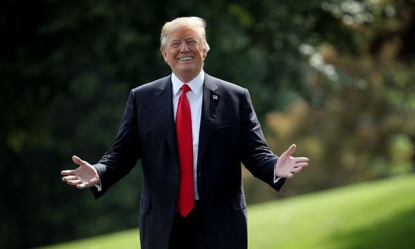 Trump - Kim ký thỏa thuận phi hạt nhân sau khi cùng ăn trưa, đi dạo