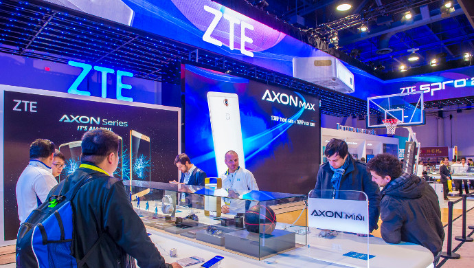 Được cứu ở phút 89, tương lai ZTE vẫn mịt mù