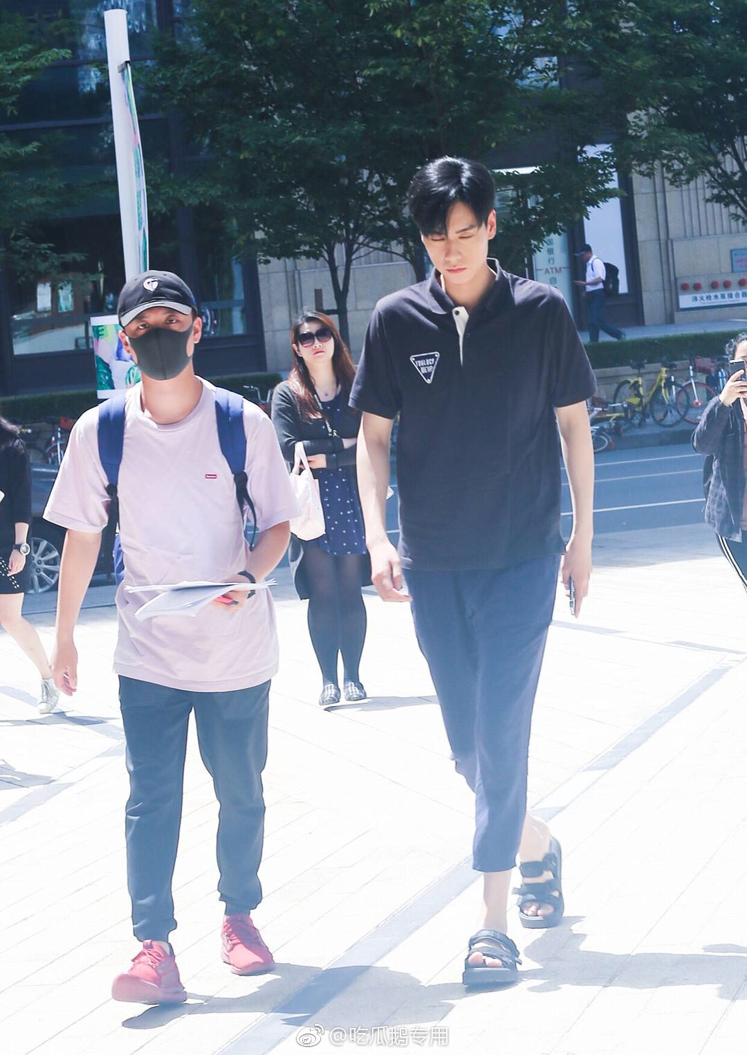 Giang Thần Hồ Nhất Thiên lộ clip lén lút đi khách sạn với mỹ nhân lạ mặt?