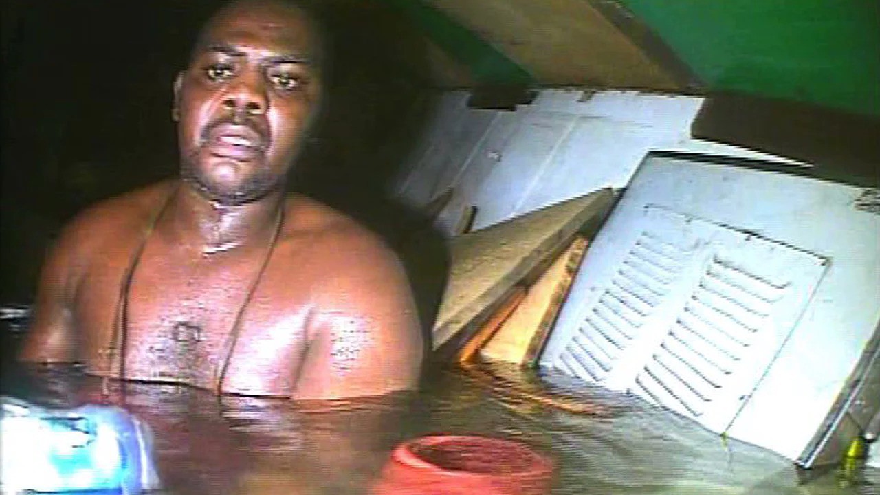 Những câu chuyện thoát chết khó tin: cô gái Việt thoát khỏi cơn bão tuyết tử thần, người đàn ông trở về sau 3 ngày kẹt dưới đáy biển