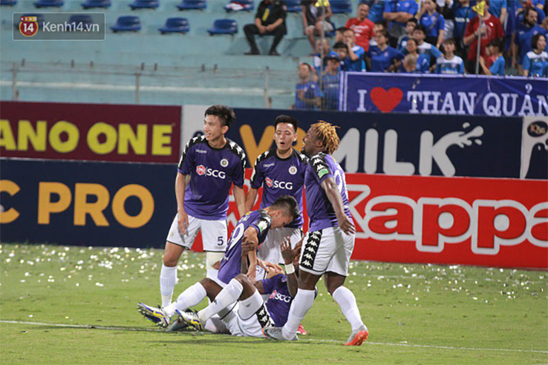 Bầu Hiển thưởng Hà Nội FC hơn 1 tỷ đồng sau trận thắng ngược Than Quảng Ninh