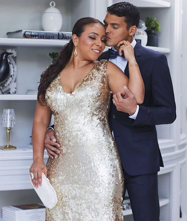 Neymar liên tục đăng ảnh nóng với bạn gái, mừng ngày tình yêu