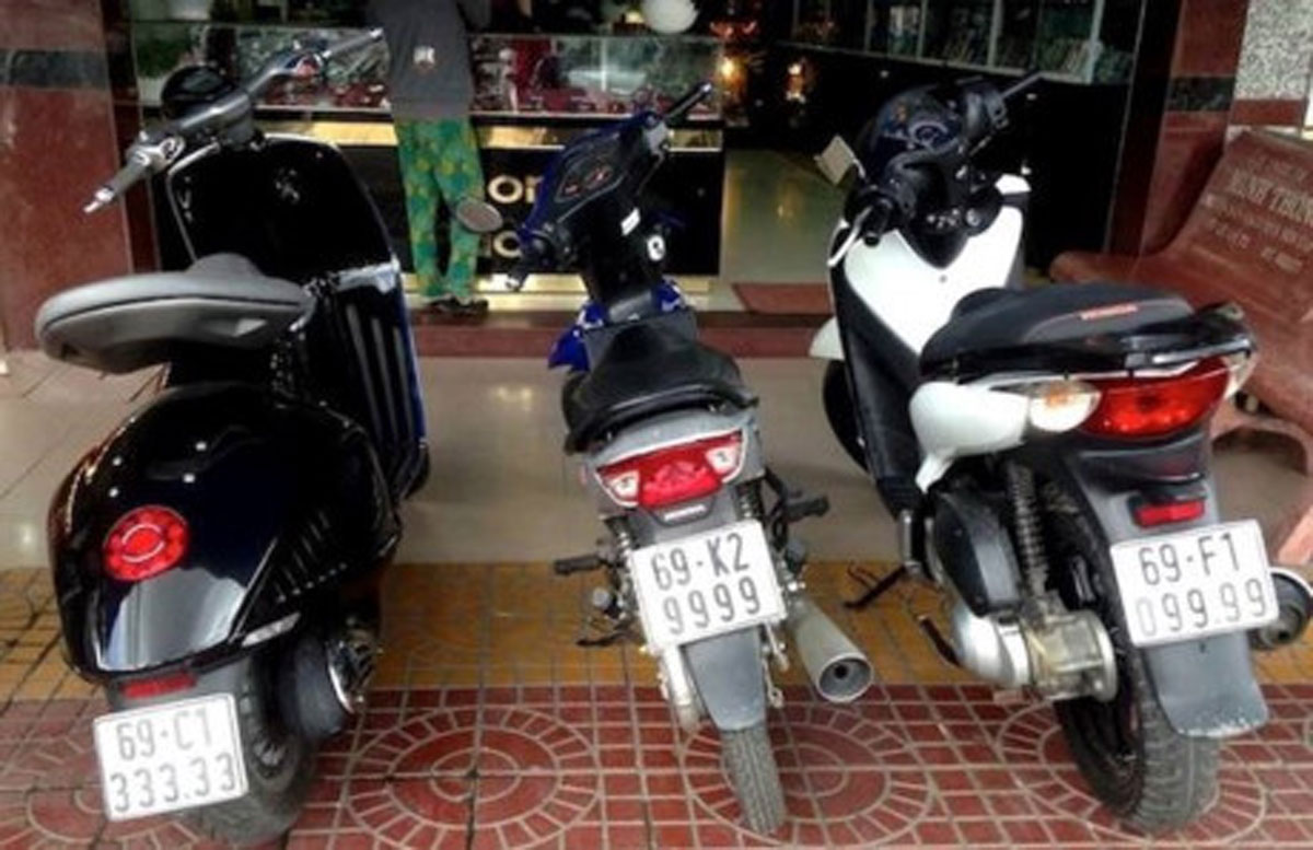 Dân chơi xe máy: Sắm cả dàn biển tứ quý, ngũ quý