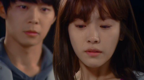 Đến ra mắt nhưng vừa nhìn thấy mẹ tôi, bạn gái đã quỳ sụp xuống vừa khóc vừa xin lỗi