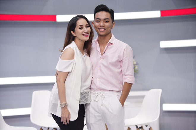 Khánh Thi bật khóc nói về chuyện tình với Phan Hiển: Người ta gọi chúng tôi là vô đạo đức! Khánh Thi bật khóc nói về chuyện tình với Phan Hiển: Người ta gọi chúng tôi là vô đạo đức!