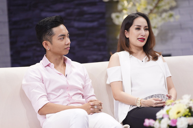 Khánh Thi bật khóc nói về chuyện tình với Phan Hiển: Người ta gọi chúng tôi là vô đạo đức! Khánh Thi bật khóc nói về chuyện tình với Phan Hiển: Người ta gọi chúng tôi là vô đạo đức!