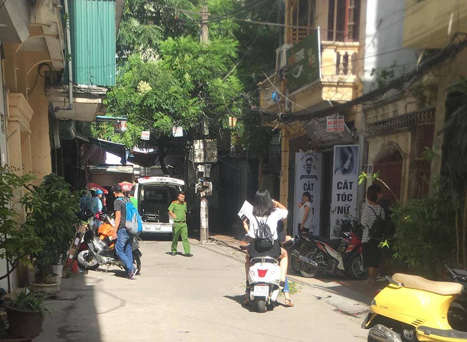 Hà Nội: Phát hiện thi thể người đàn ông bốc mùi nồng nặc trong ngôi nhà 3 tầng trên phố Nguyễn Phúc Lai