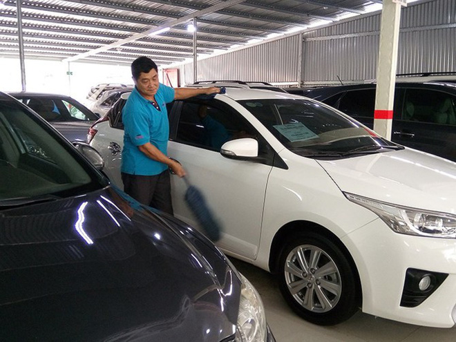 Cả ô tô mới lẫn cũ đều cháy hàng