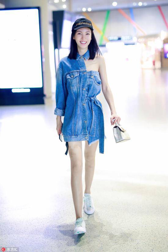 Chán kiểu jeans ngoan hiền, các cô gái trẻ thích chơi trội với loạt jeans khác người Chán kiểu jeans ngoan hiền, các cô gái trẻ thích chơi trội với loạt jeans khác người