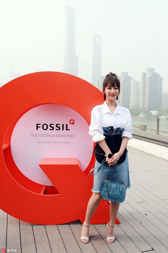 Chán kiểu jeans ngoan hiền, các cô gái trẻ thích chơi trội với loạt jeans khác người