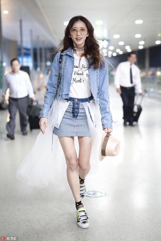 Chán kiểu jeans ngoan hiền, các cô gái trẻ thích chơi trội với loạt jeans khác người