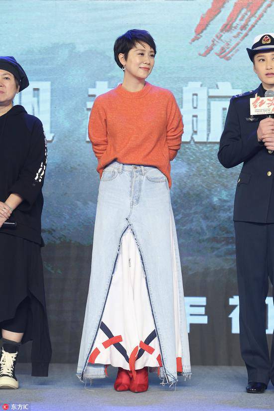 Chán kiểu jeans ngoan hiền, các cô gái trẻ thích chơi trội với loạt jeans khác người