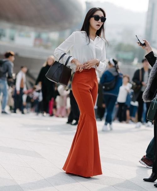 Quần ống loe đã trở lại, hứa hẹn lợi hại hơn xưa! Quần ống loe đã trở lại, hứa hẹn lợi hại hơn xưa!