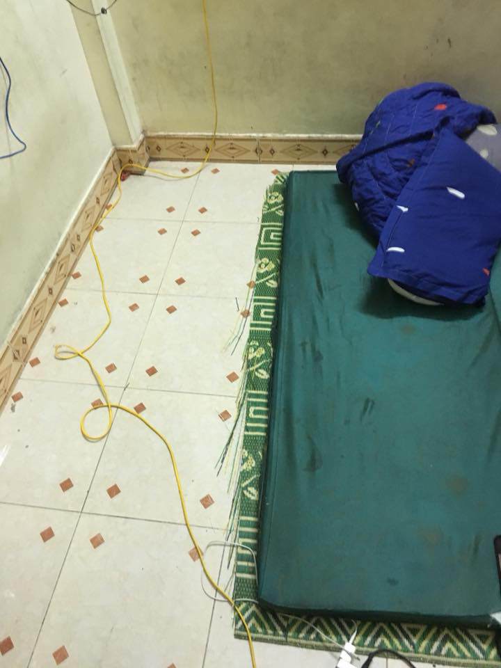 Đăng clip tố bạn cắt chiếu, bẻ chổi chia đồ khi chuyển nhà, chàng trai bất ngờ bị chỉ trích