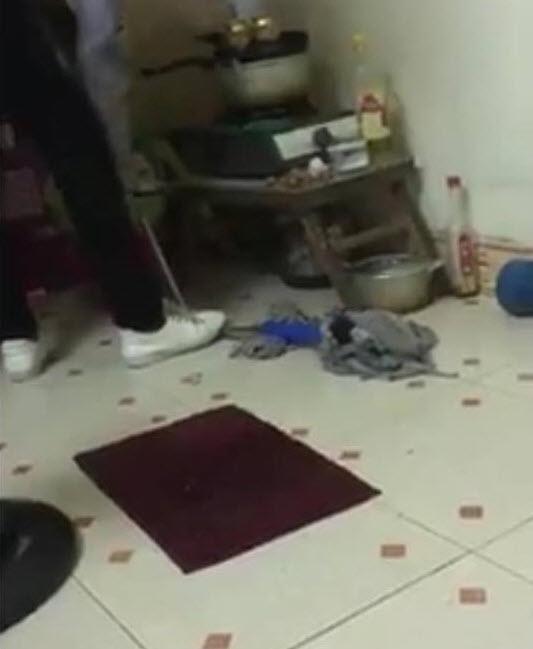 Đăng clip tố bạn cắt chiếu, bẻ chổi chia đồ khi chuyển nhà, chàng trai bất ngờ bị chỉ trích