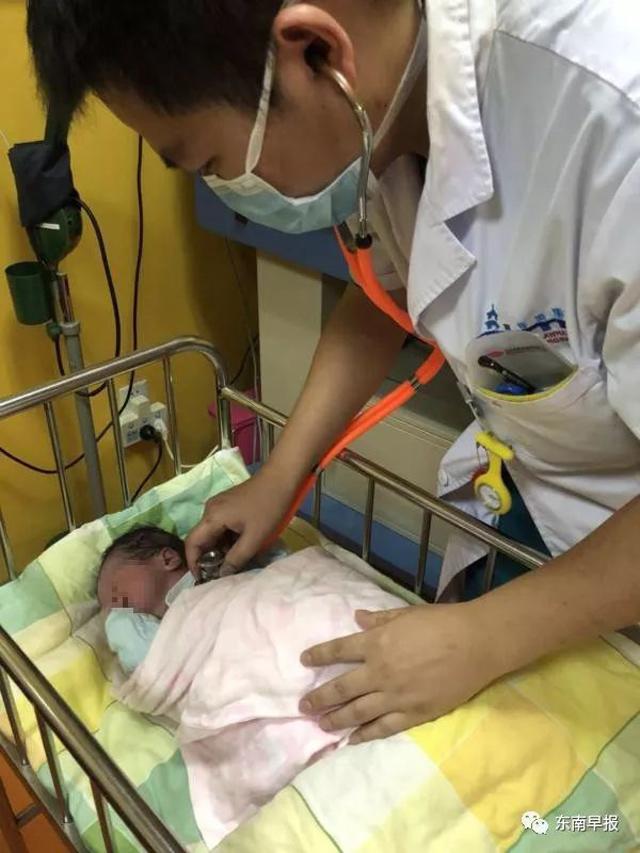 Không hề biết mang thai tháng cuối vì béo, người phụ nữ đẻ rơi con ngay trên ô tô