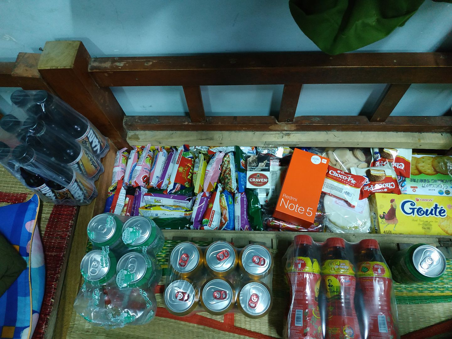 Có một thứ hạnh phúc lớn lao mang tên đồ tiếp tế của bố mẹ gửi lên