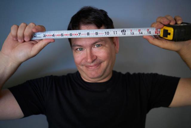 Người đàn ông có của quý lớn nhất thế giới, đến mức hủy hoại cả sự nghiệp