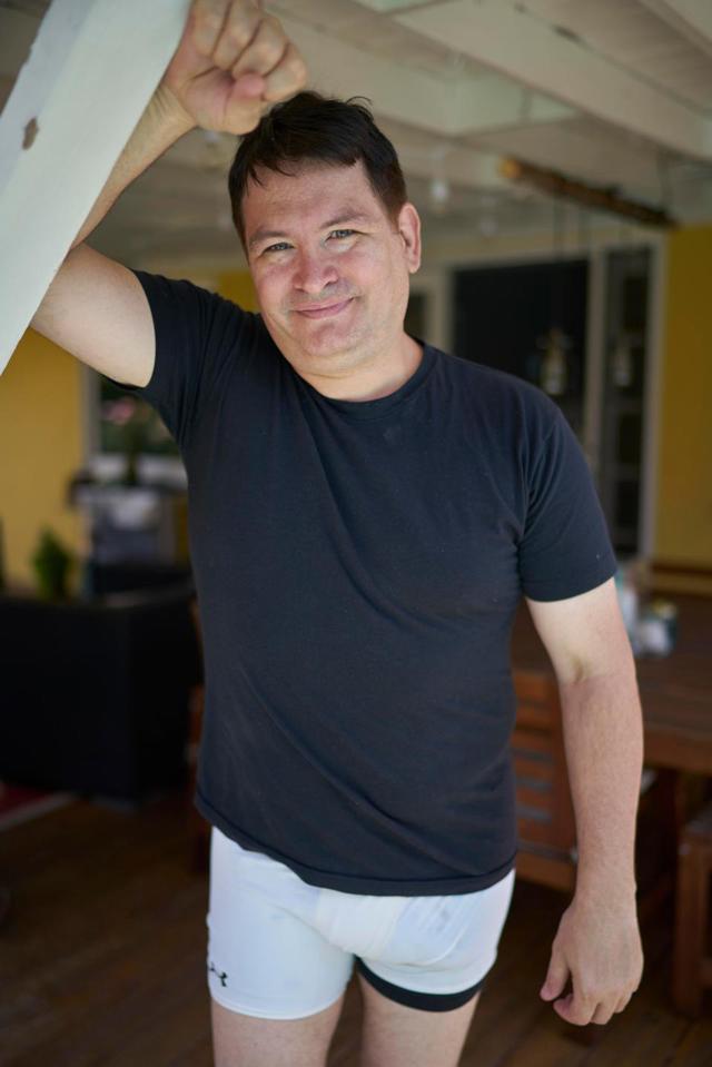 Người đàn ông có của quý lớn nhất thế giới, đến mức hủy hoại cả sự nghiệp