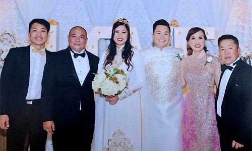 Bị cảm nặng không thể dự đám cưới con gái tại Mỹ, NS Hồng Vân viết tâm thư: Buồn nhưng không thể khóc vì là ngày vui nhất cuộc đời con