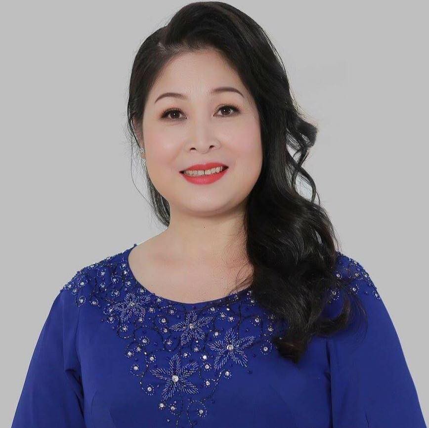 Bị cảm nặng không thể dự đám cưới con gái tại Mỹ, NS Hồng Vân viết tâm thư: Buồn nhưng không thể khóc vì là ngày vui nhất cuộc đời con