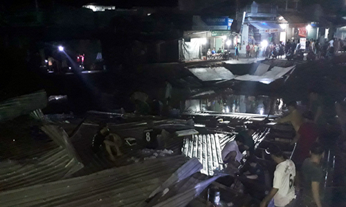 Sạt lở nhấn chìm 3 căn nhà ở Cà Mau