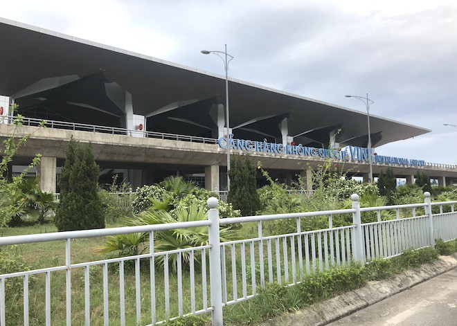 Nữ hành khách Trung Quốc trình báo bỏ quên túi đồ có 10 nghìn USD ở sân bay Vinh