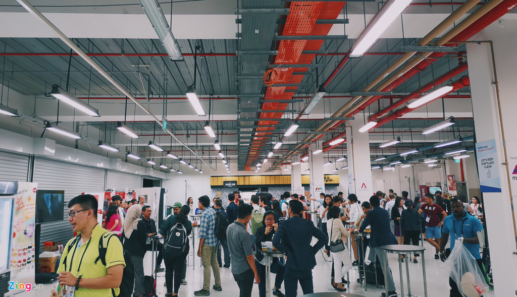 Cách chính phủ Singapore tiếp đãi hàng nghìn người không tốn một xu Cách chính phủ Singapore tiếp đãi hàng nghìn người không tốn một xu