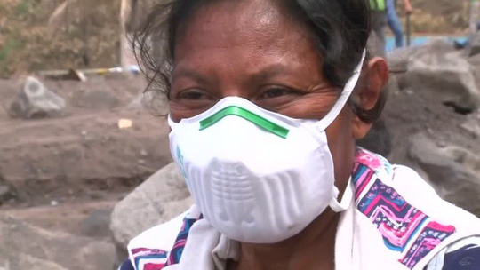 Guatemala: Một mình tìm 50 người thân bị núi lửa chôn vùi