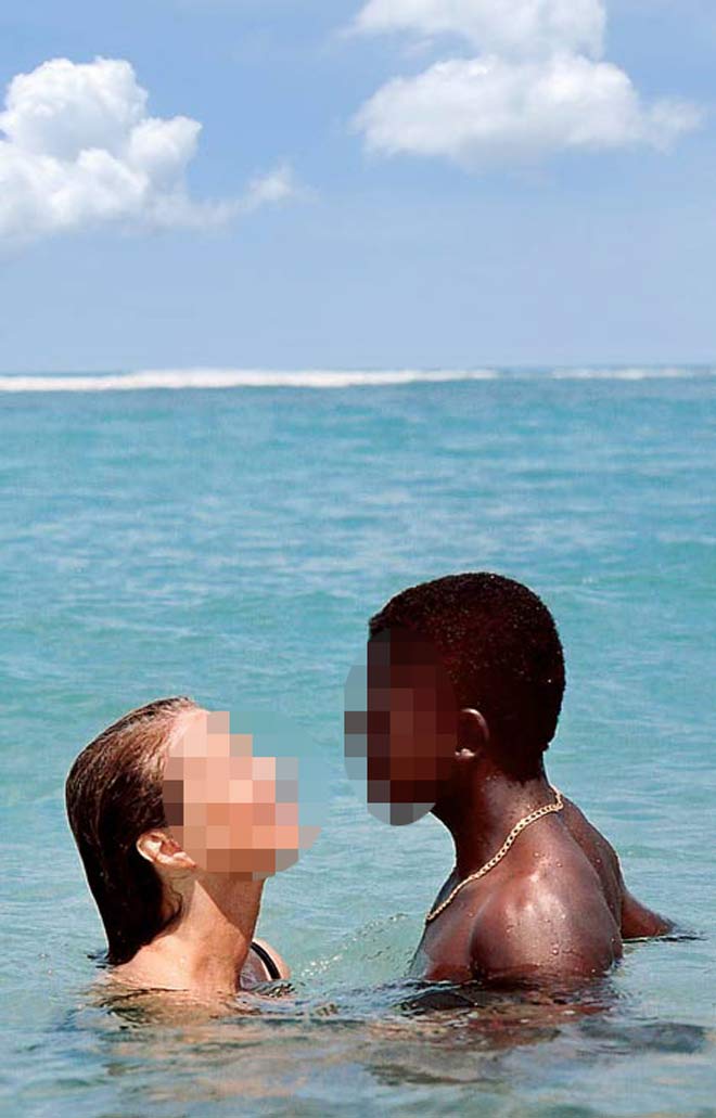 Thiên đường ăn chơi của quý bà chi tiền xuất ngoại tìm của lạ