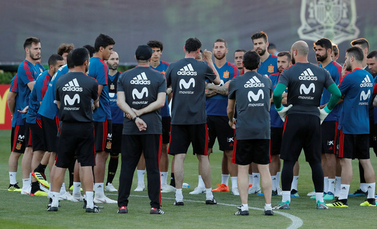 Hierro: Tây Ban Nha nên quên cú sốc để tập trung vào World Cup Hierro: Tây Ban Nha nên quên cú sốc để tập trung vào World Cup