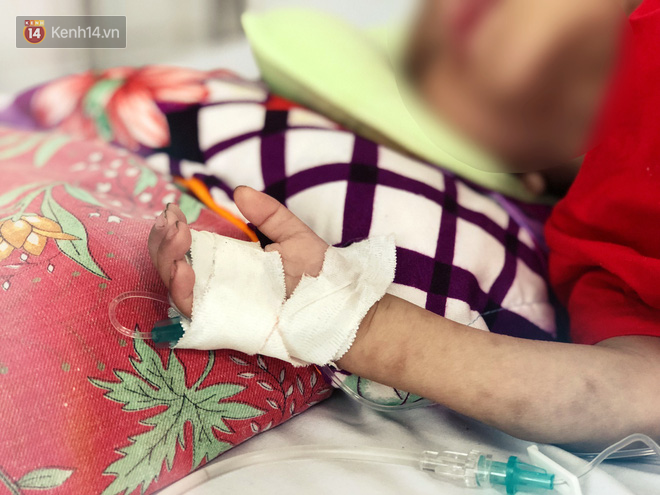 Gia cảnh khốn cùng của cả gia đình bị nhiễm HIV nhưng không biết nguồn lây: Tôi chỉ còn 1 triệu dành lo hậu sự cho con...