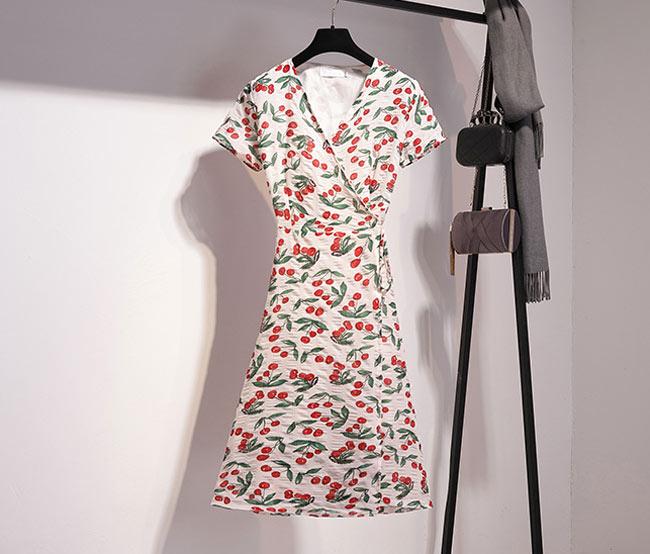 Có một kiểu họa tiết còn xinh hơn chấm bi mà bạn cần phải sắm cho mùa hè Có một kiểu họa tiết còn xinh hơn chấm bi mà bạn cần phải sắm cho mùa hè