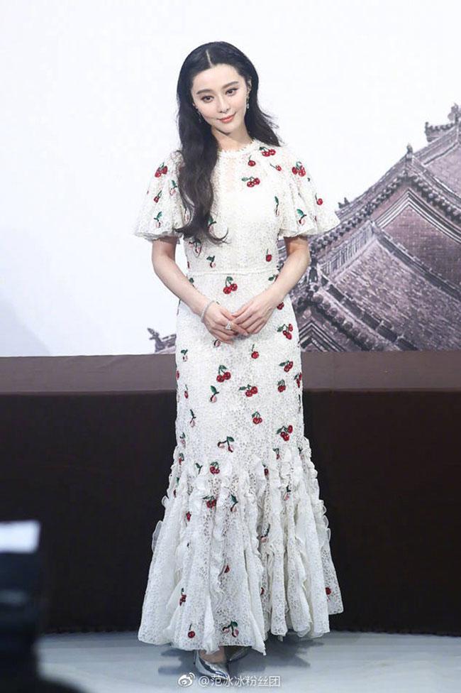 Có một kiểu họa tiết còn xinh hơn chấm bi mà bạn cần phải sắm cho mùa hè Có một kiểu họa tiết còn xinh hơn chấm bi mà bạn cần phải sắm cho mùa hè