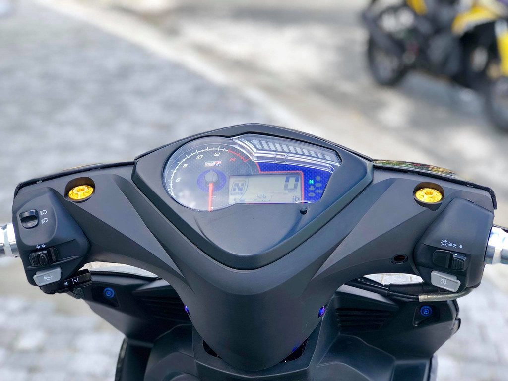 Yamaha Exciter phủ carbon hơn 15 triệu đồng tại Việt Nam