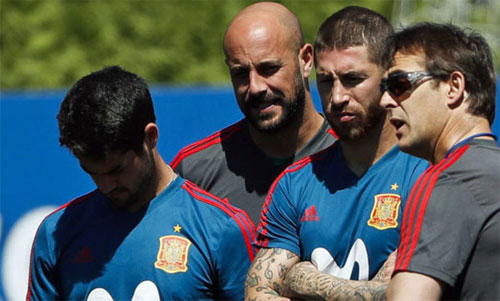 Các trụ cột tuyển Tây Ban Nha bị khước từ khi xin giữ Lopetegui