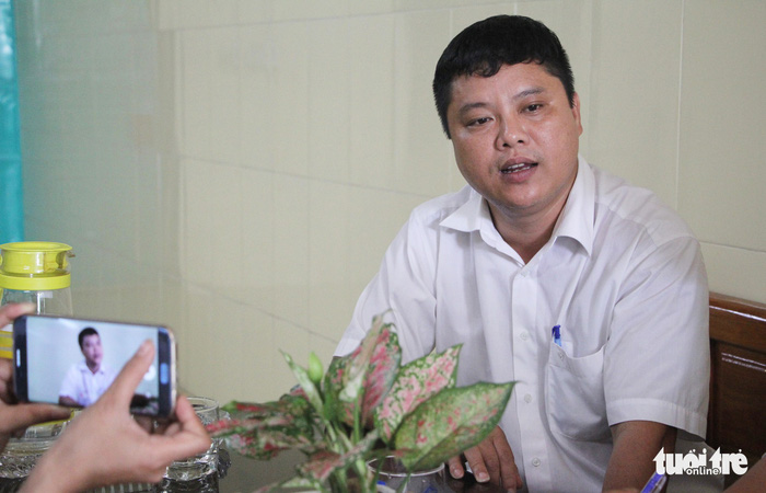 Cô giáo đồng loạt quỳ, trường nói bột phát, chính quyền nghi sắp đặt