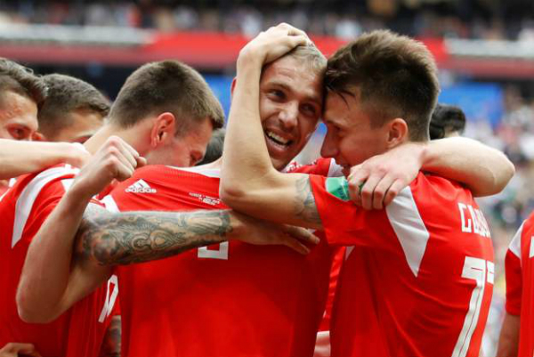 Nga giành chiến thắng năm sao trong trận mở màn World Cup 2018