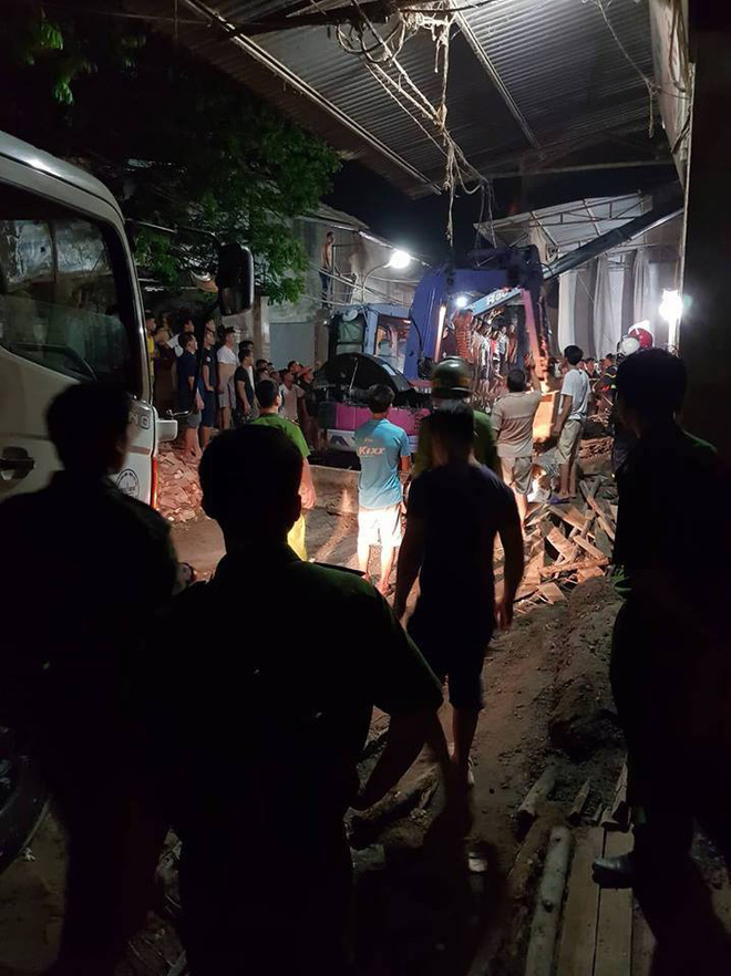 Hà Nội: Sập nhà đang xây dựng khiến 4 người thương vong