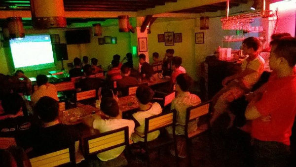 Trước giờ khai màn World Cup: Chủ cafe, quán nhậu 1 buổi chiều hốt hoảng Trước giờ khai màn World Cup: Chủ cafe, quán nhậu 1 buổi chiều hốt hoảng