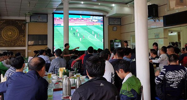 Trước giờ khai màn World Cup: Chủ cafe, quán nhậu 1 buổi chiều hốt hoảng Trước giờ khai màn World Cup: Chủ cafe, quán nhậu 1 buổi chiều hốt hoảng