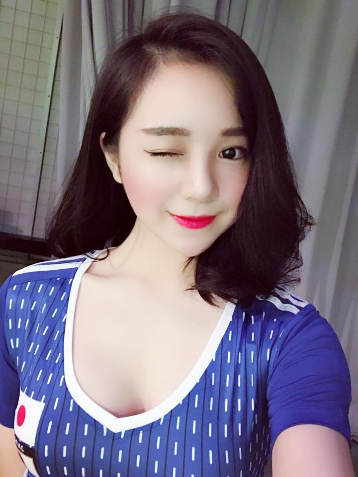 10X Hưng Yên nổi tiếng với bức ảnh ngủ gật có mặt trong dàn hot girl cổ vũ World Cup 10X Hưng Yên nổi tiếng với bức ảnh ngủ gật có mặt trong dàn hot girl cổ vũ World Cup