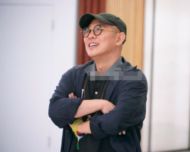 Lý Liên Kiệt vật tay đồng nghiệp: Nhìn tôi đã thành 70 tuổi chưa?