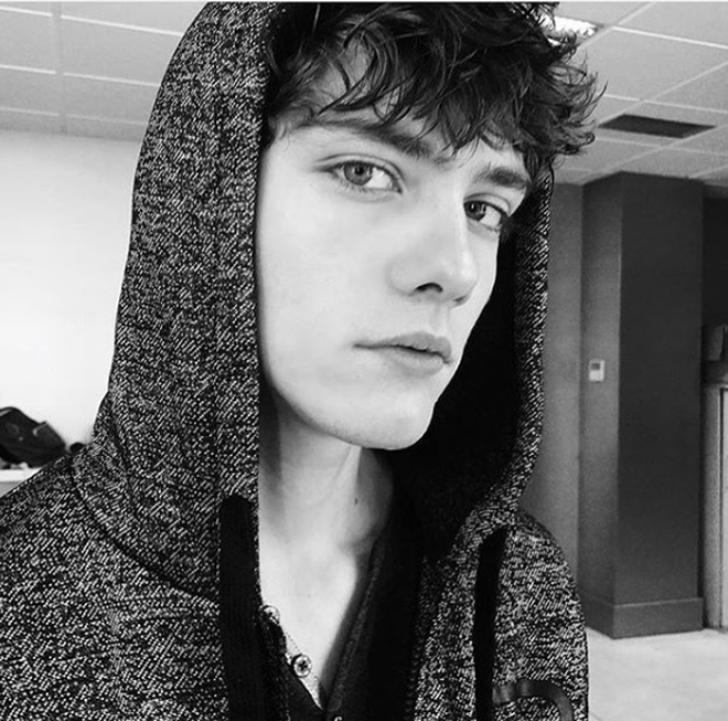 Vừa hé lộ mẫu bạn trai lý tưởng là trai Tây, Min công khai hình thân mật với bạn trai Tây luôn?