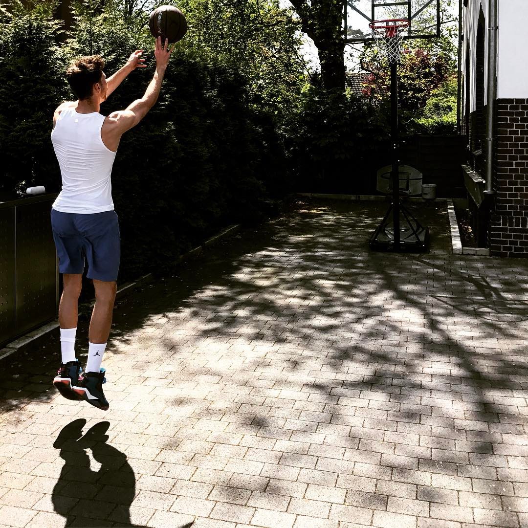 Ăn mặc bảnh bao, thần thái xuất sắc: Tiền vệ 9X đội tuyển Đức chính là crush mới của hội fan girl xuyên lục địa